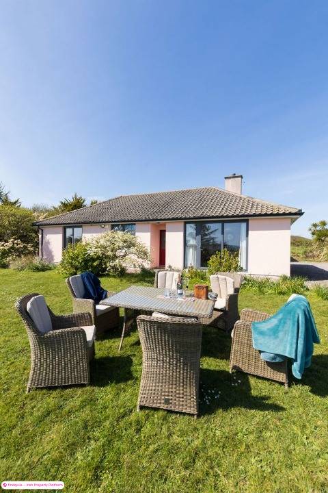 Detached house for Sale in Garryvoe, Cork