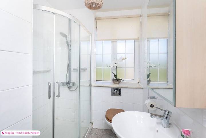 Detached house for Sale in Garryvoe, Cork