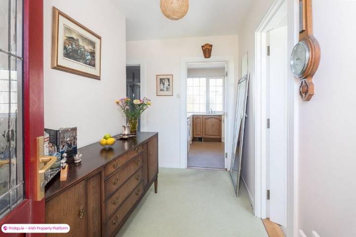 Detached house for Sale in Garryvoe, Cork