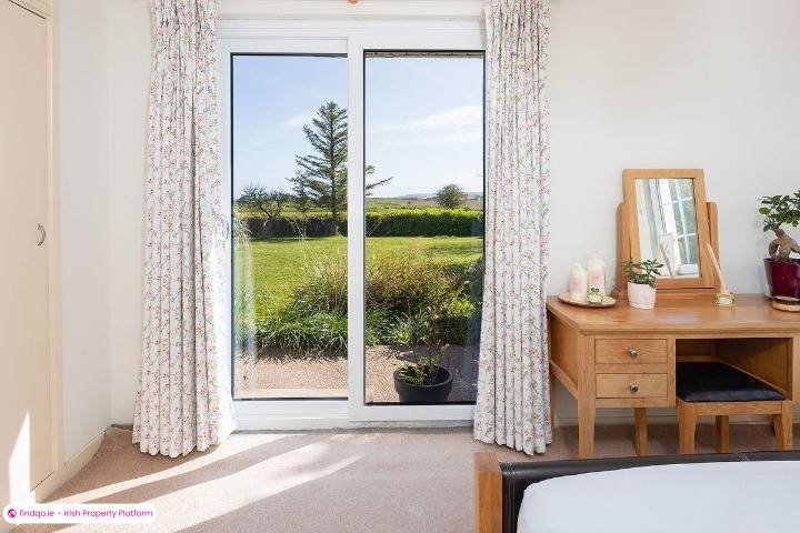 Detached house for Sale in Garryvoe, Cork