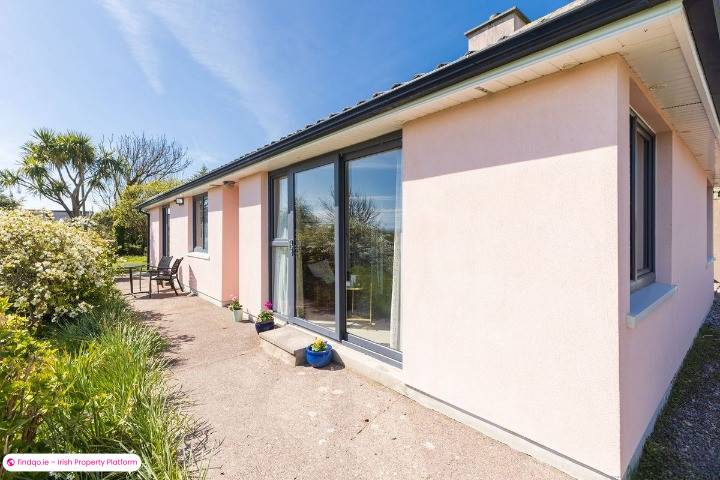 Detached house for Sale in Garryvoe, Cork