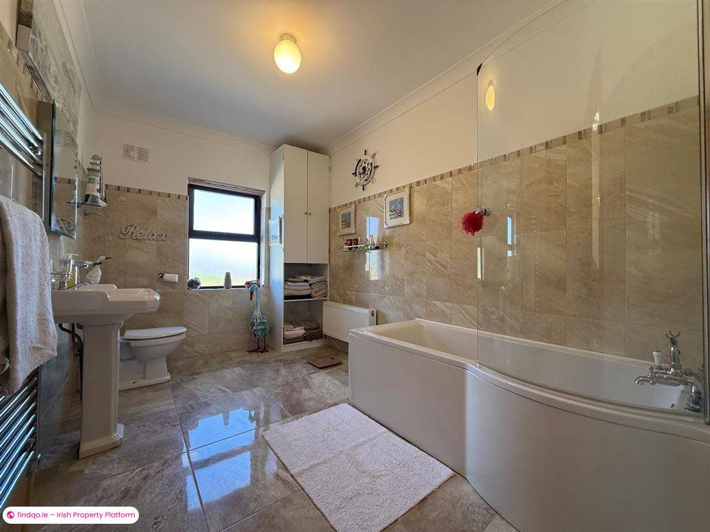 Detached house for Sale in Charlestown, Mayo