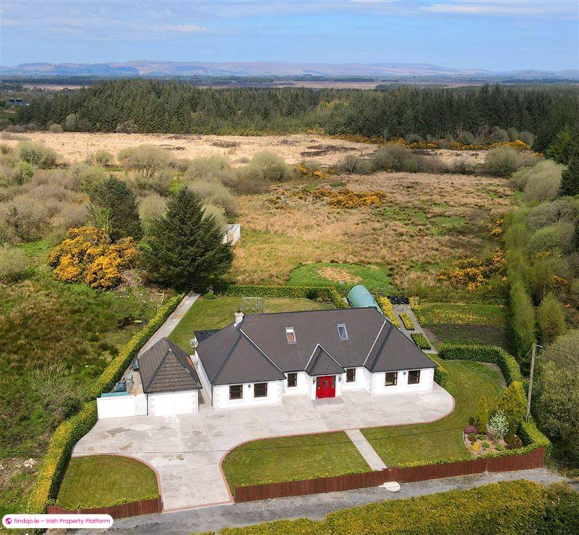 Detached house for Sale in Charlestown, Mayo