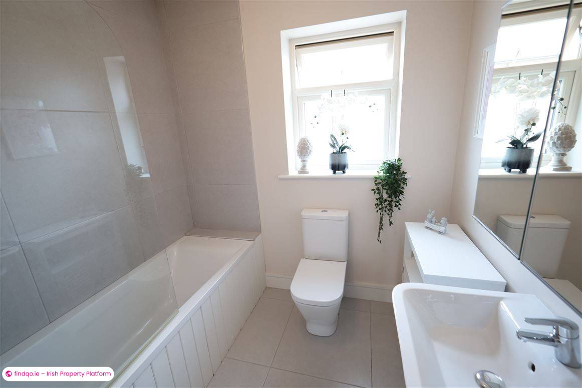 Semi-detached house for Sale in Carrigaline, Cork