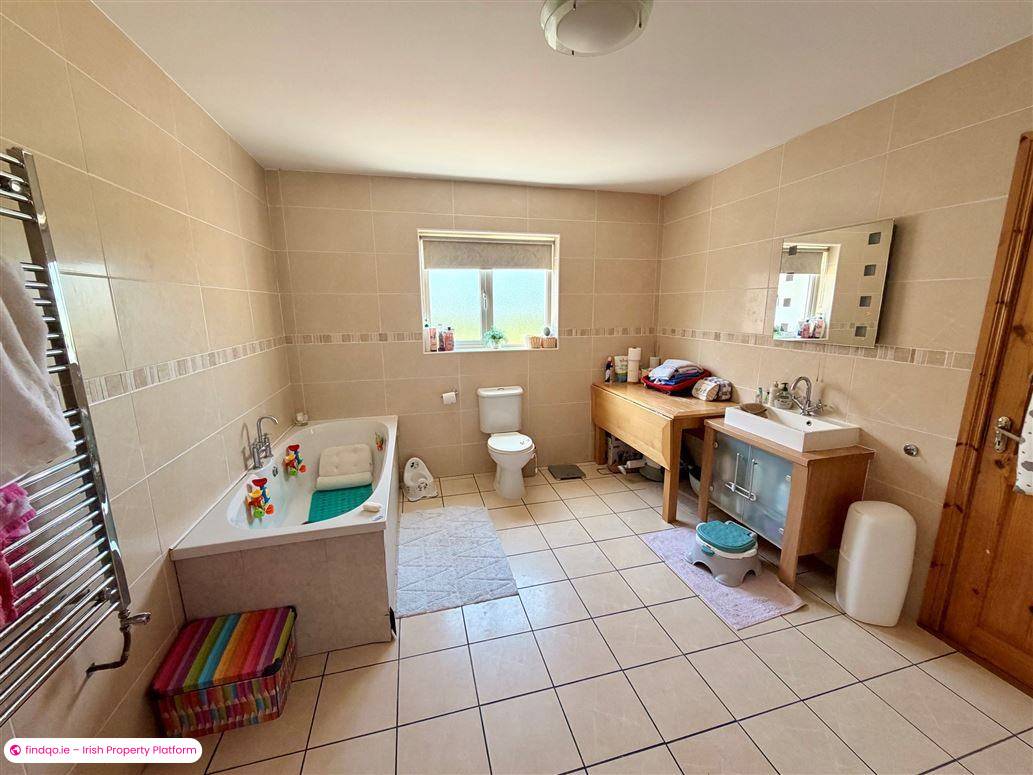 Detached house for Sale in Drumshanbo, Leitrim