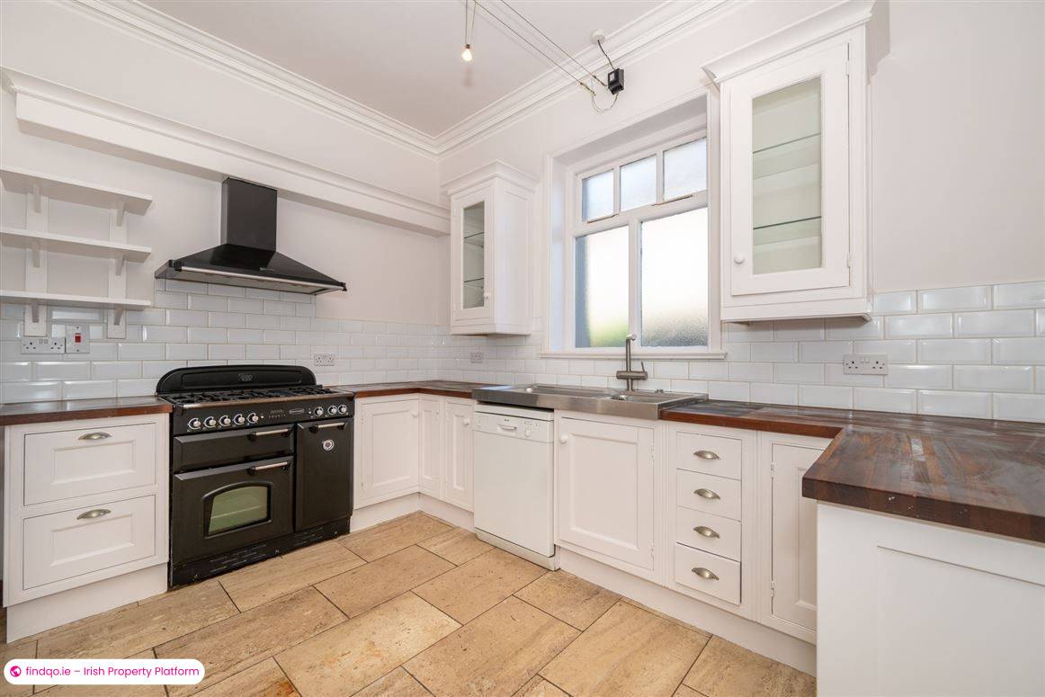 Semi-detached house for Sale in Ballintemple, Cork