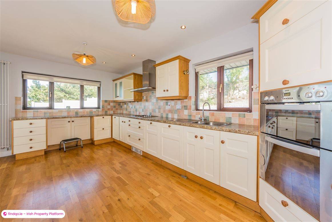 Detached house for Sale in Schull, Cork