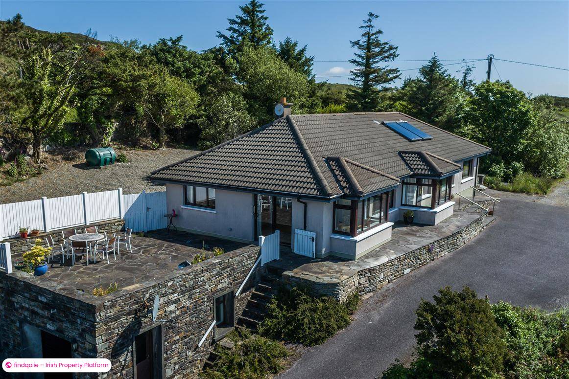 Detached house for Sale in Schull, Cork