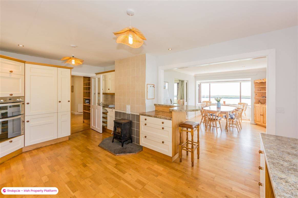 Detached house for Sale in Schull, Cork
