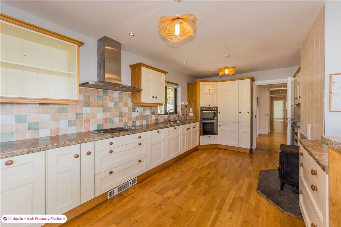 Detached house for Sale in Schull, Cork