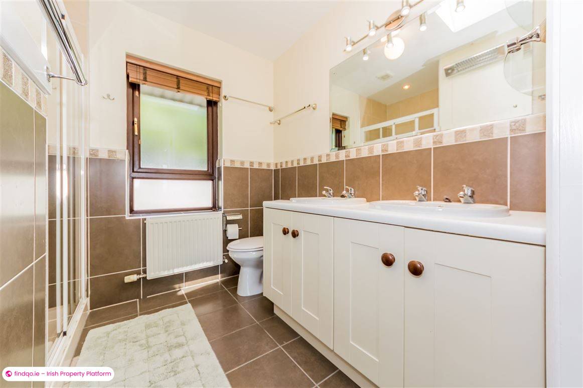 Detached house for Sale in Schull, Cork