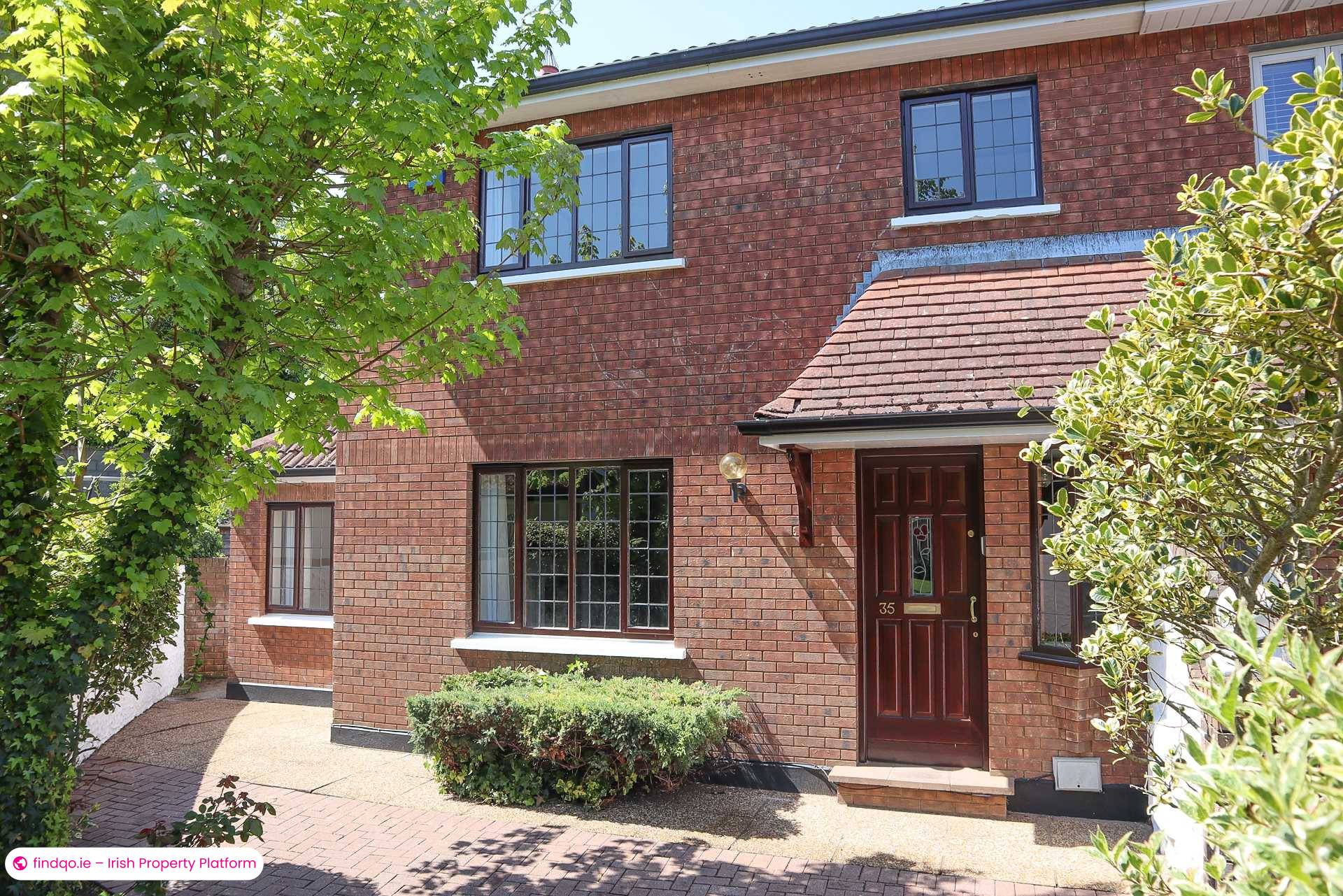 Semi-detached house for Sale in Dublin 18