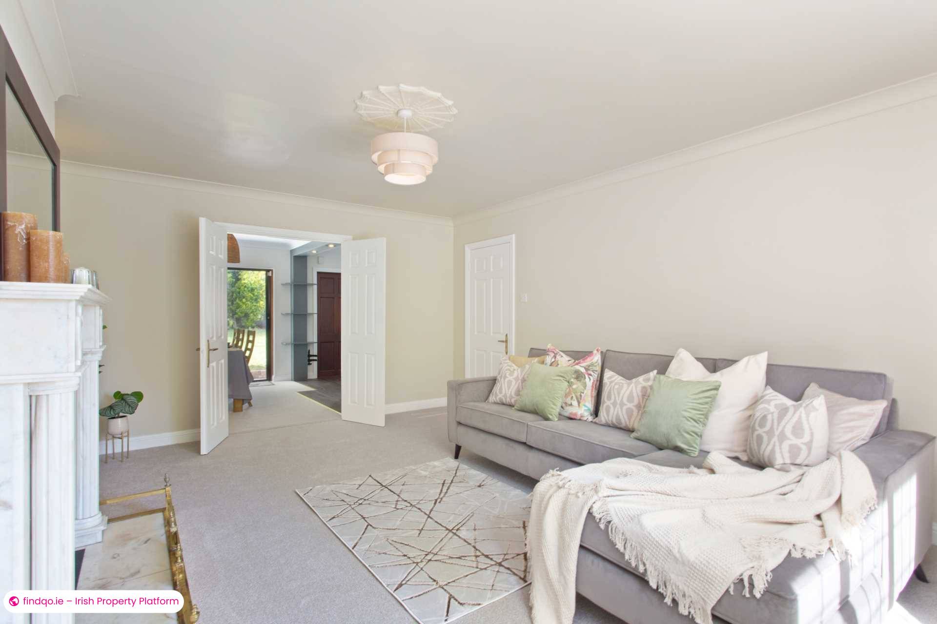 Semi-detached house for Sale in Dublin 18