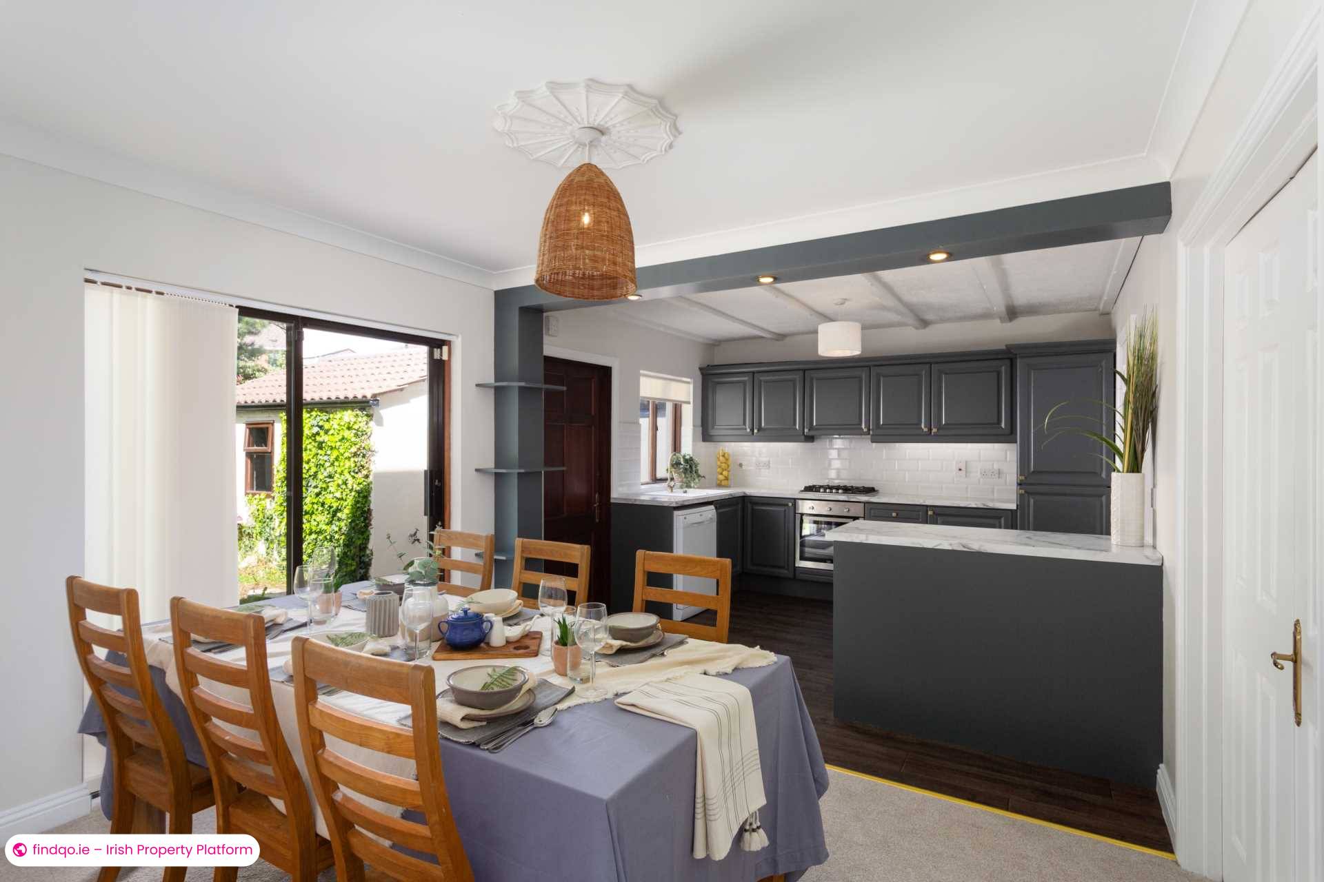 Semi-detached house for Sale in Dublin 18