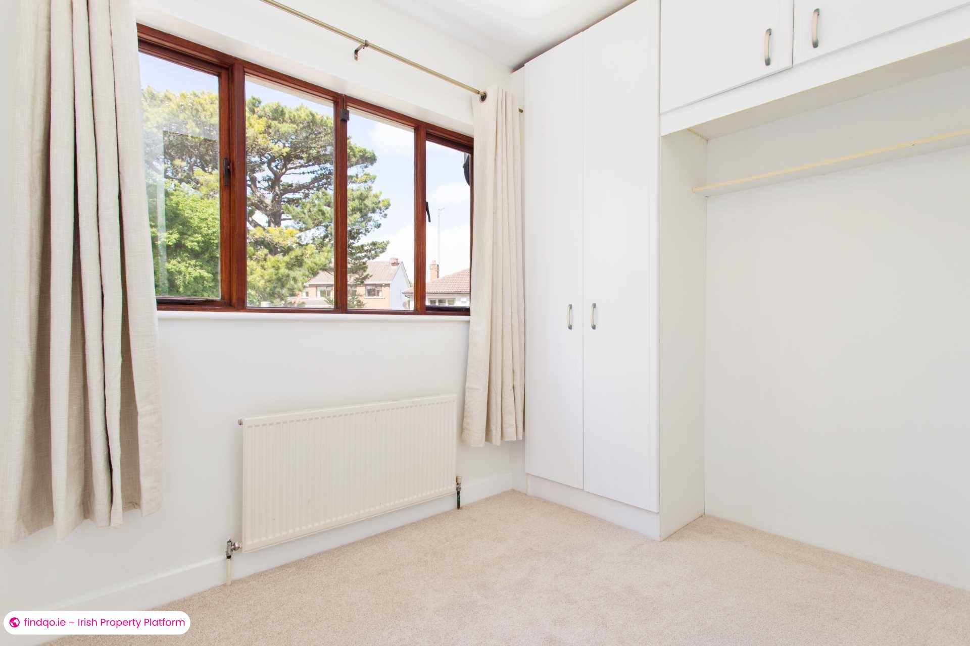 Semi-detached house for Sale in Dublin 18