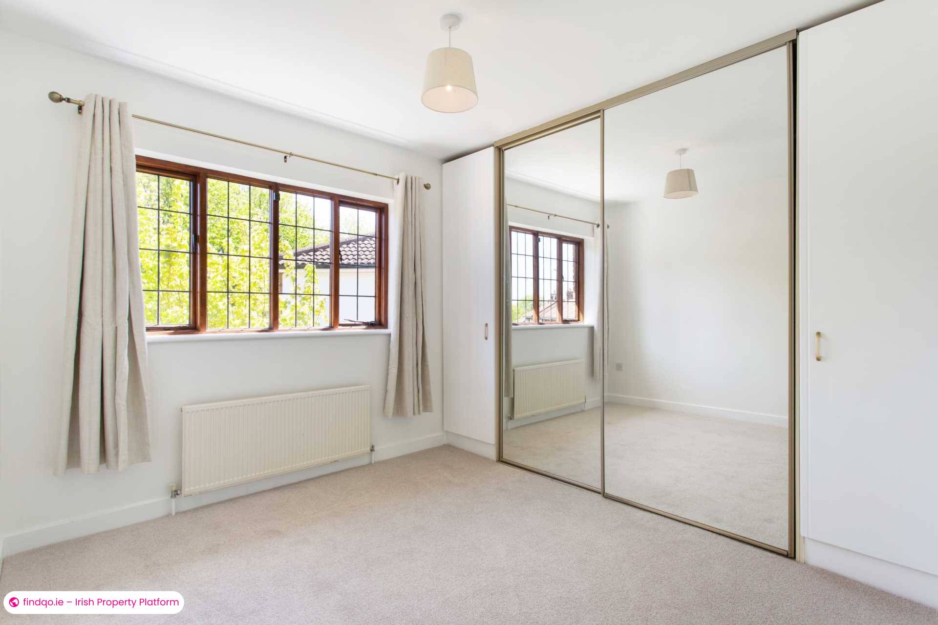 Semi-detached house for Sale in Dublin 18