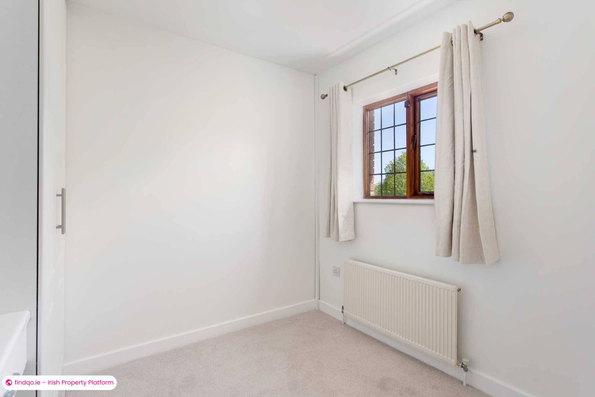 Semi-detached house for Sale in Dublin 18