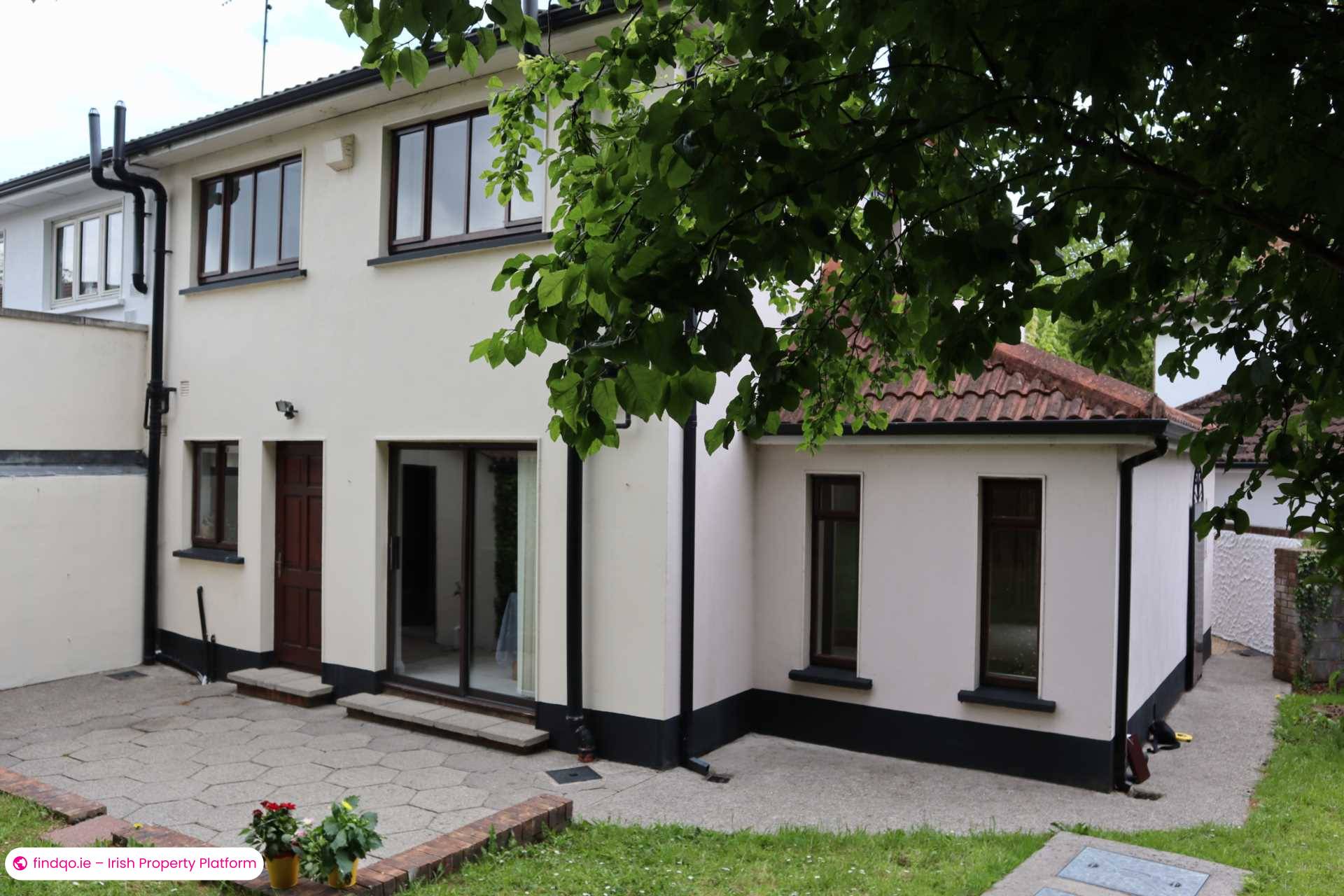 Semi-detached house for Sale in Dublin 18