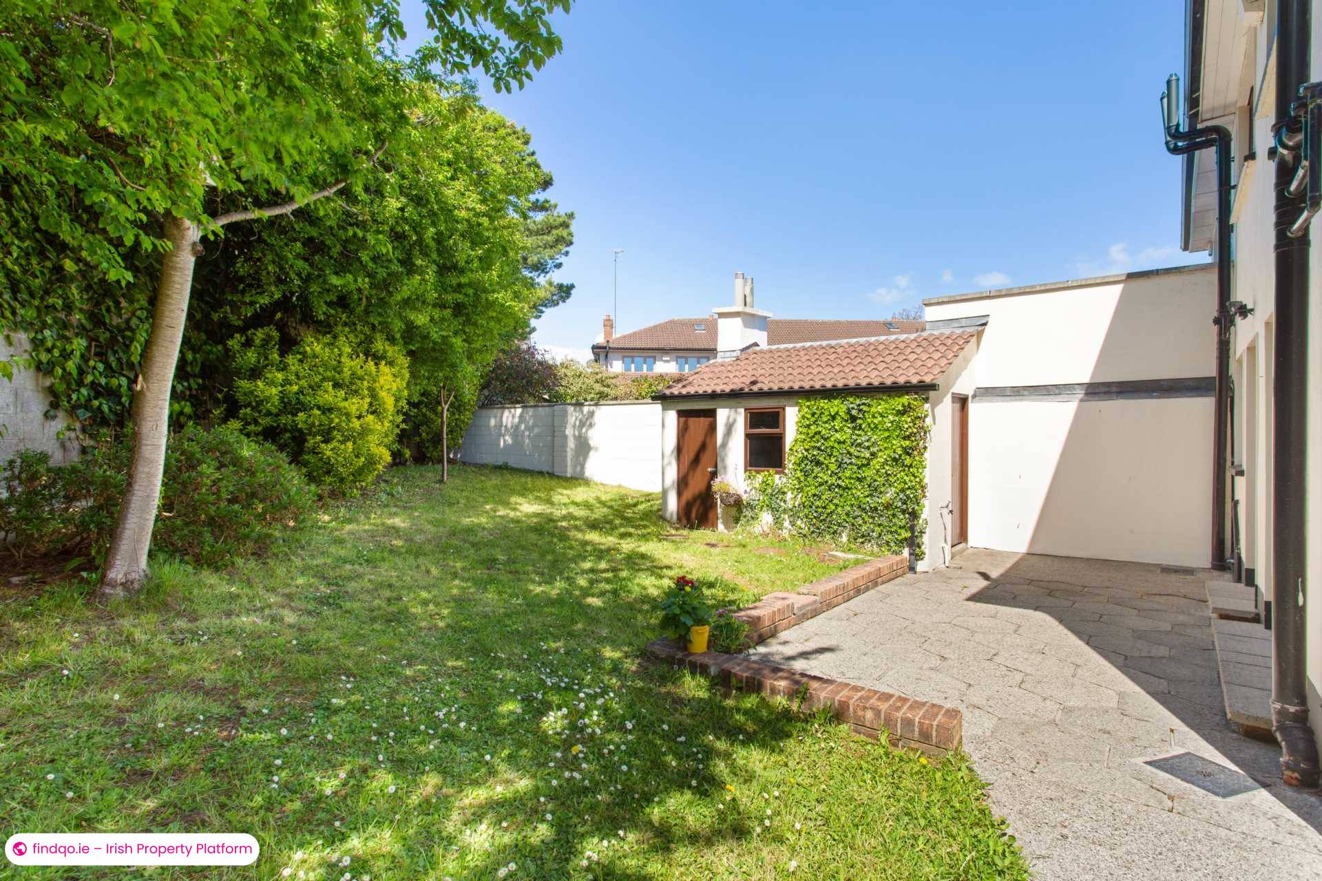 Semi-detached house for Sale in Dublin 18