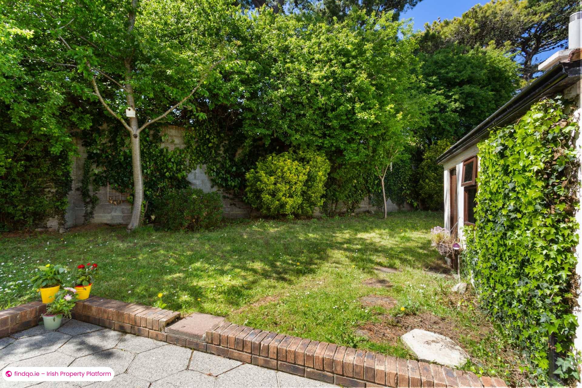 Semi-detached house for Sale in Dublin 18