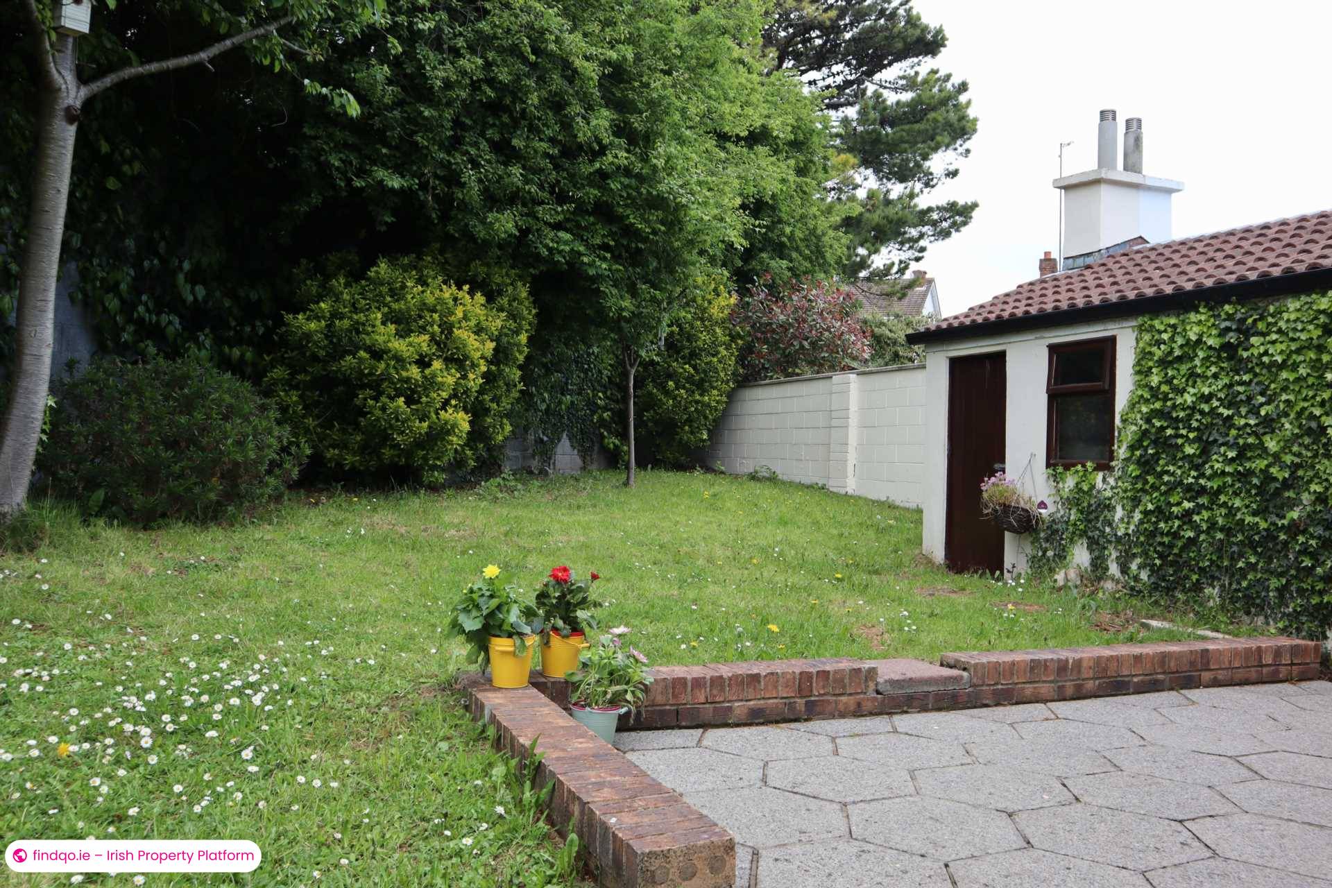 Semi-detached house for Sale in Dublin 18