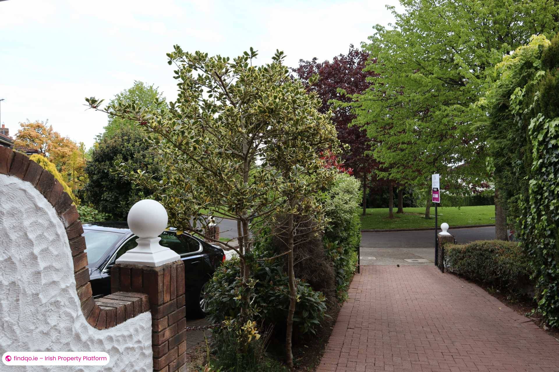Semi-detached house for Sale in Dublin 18