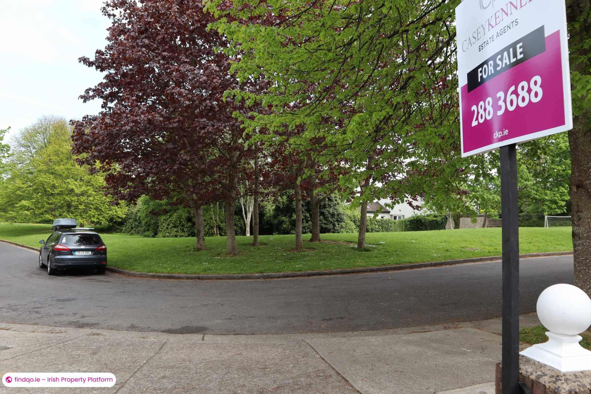 Semi-detached house for Sale in Dublin 18
