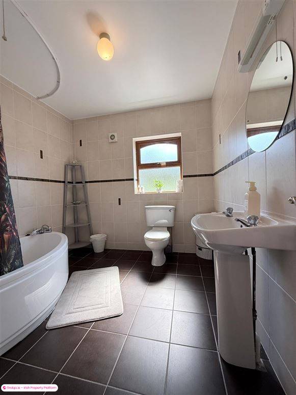 Detached house for Sale in Ballaghaderreen, Roscommon