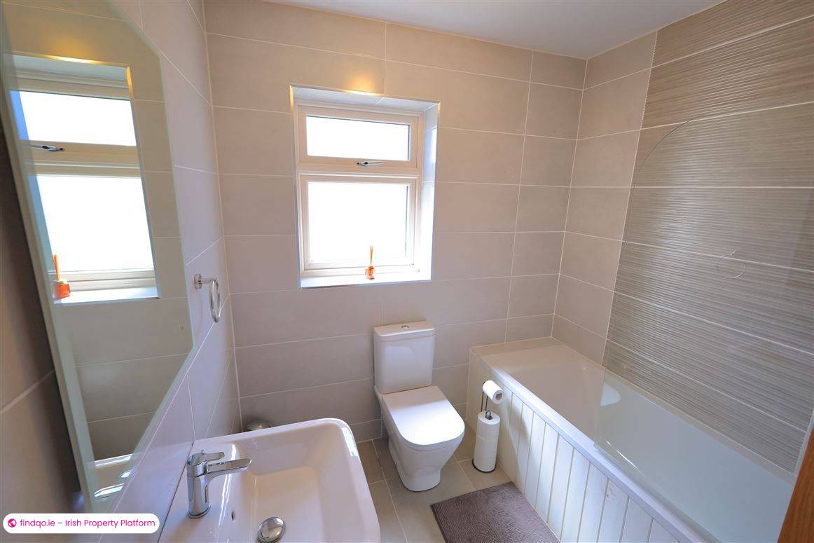 Semi-detached house for Sale in Carrigaline, Cork