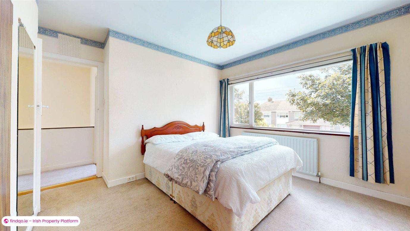 Semi-detached house for Sale in Sutton, Dublin 13