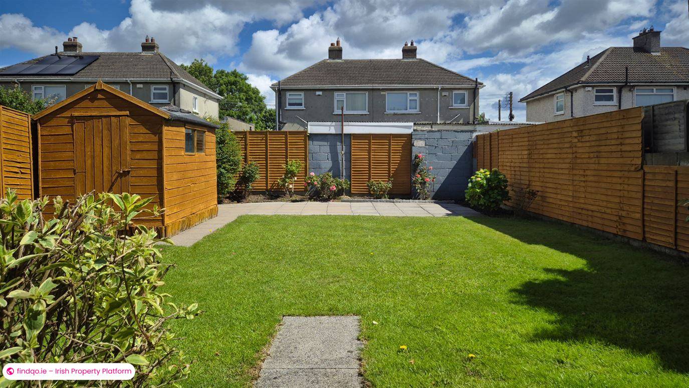Semi-detached house for Sale in Sutton, Dublin 13