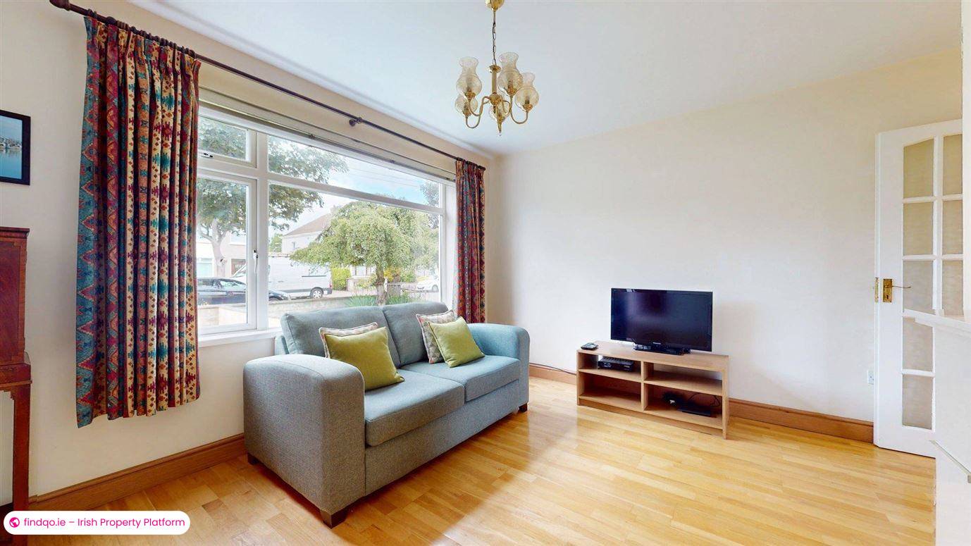 Semi-detached house for Sale in Sutton, Dublin 13