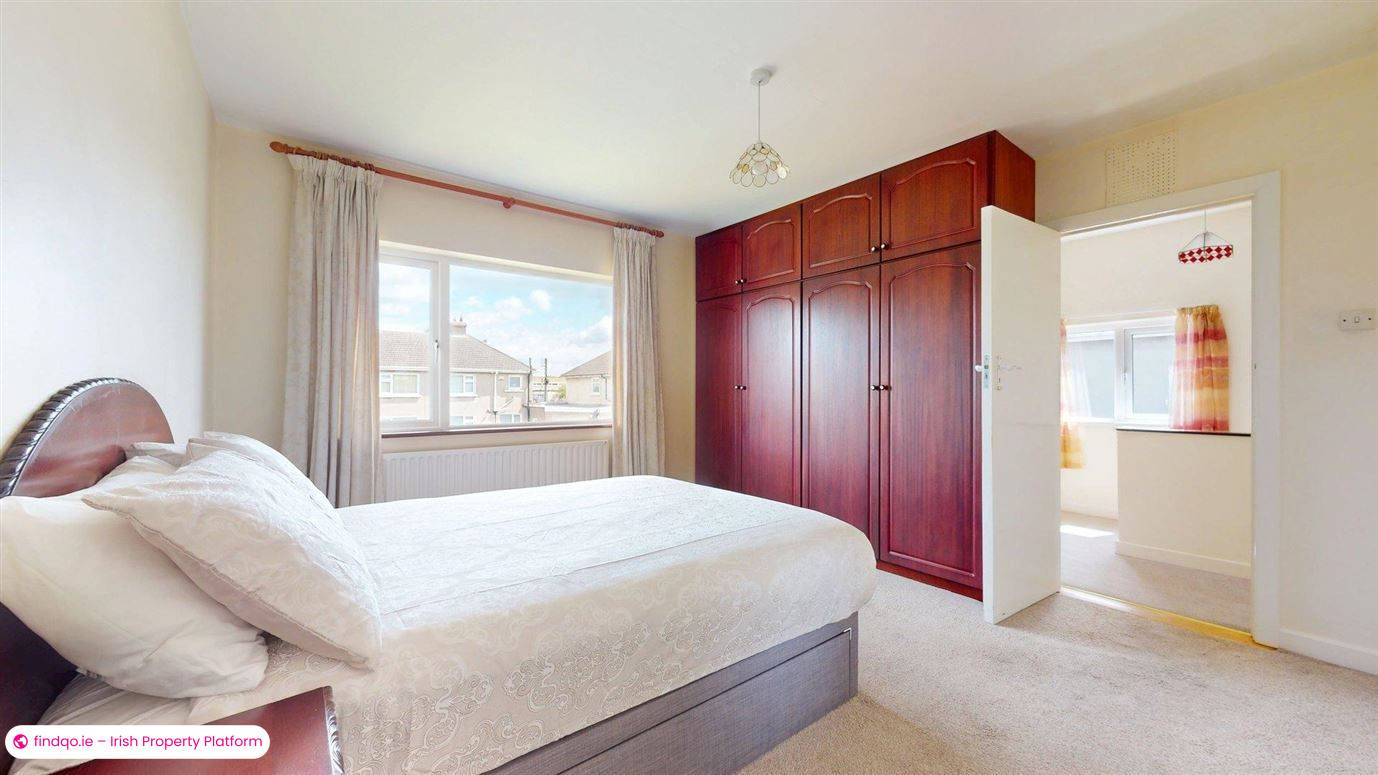 Semi-detached house for Sale in Sutton, Dublin 13
