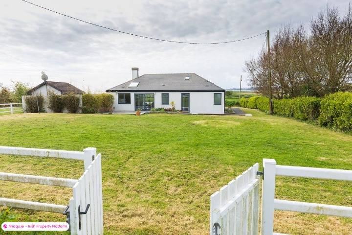 Bungalow for Sale in Garryvoe, Cork