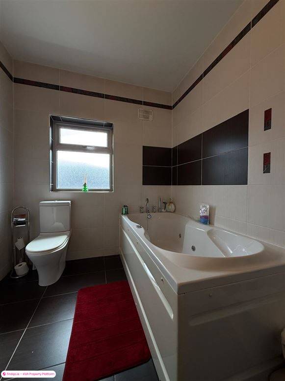 Detached house for Sale in Ballaghaderreen, Roscommon