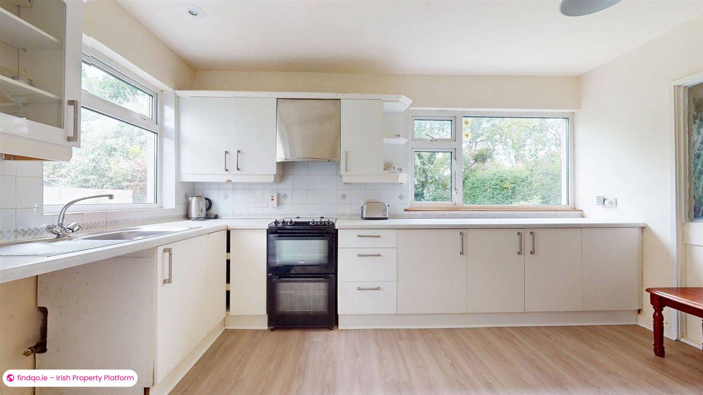 Semi-detached house for Sale in Sutton, Dublin 13