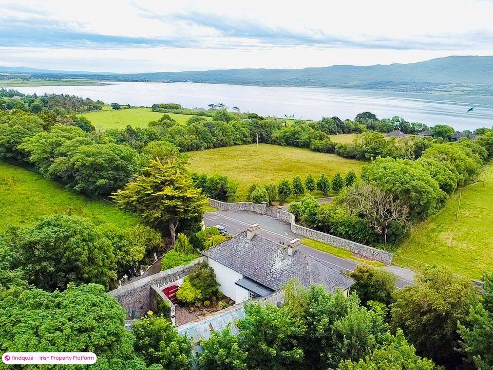 Detached house for Sale in Fenit, Kerry