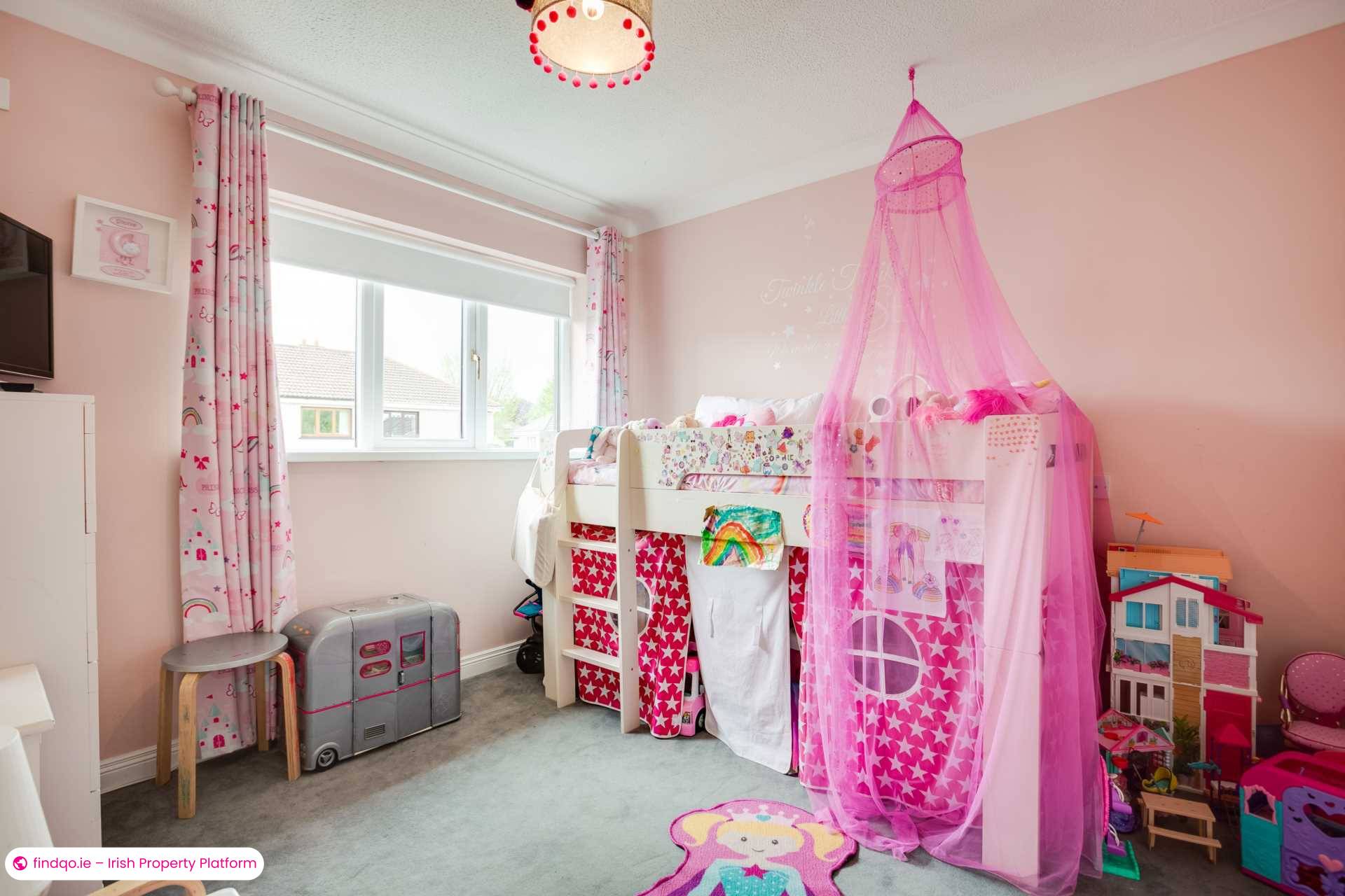 Semi-detached house for Sale in Dublin 24