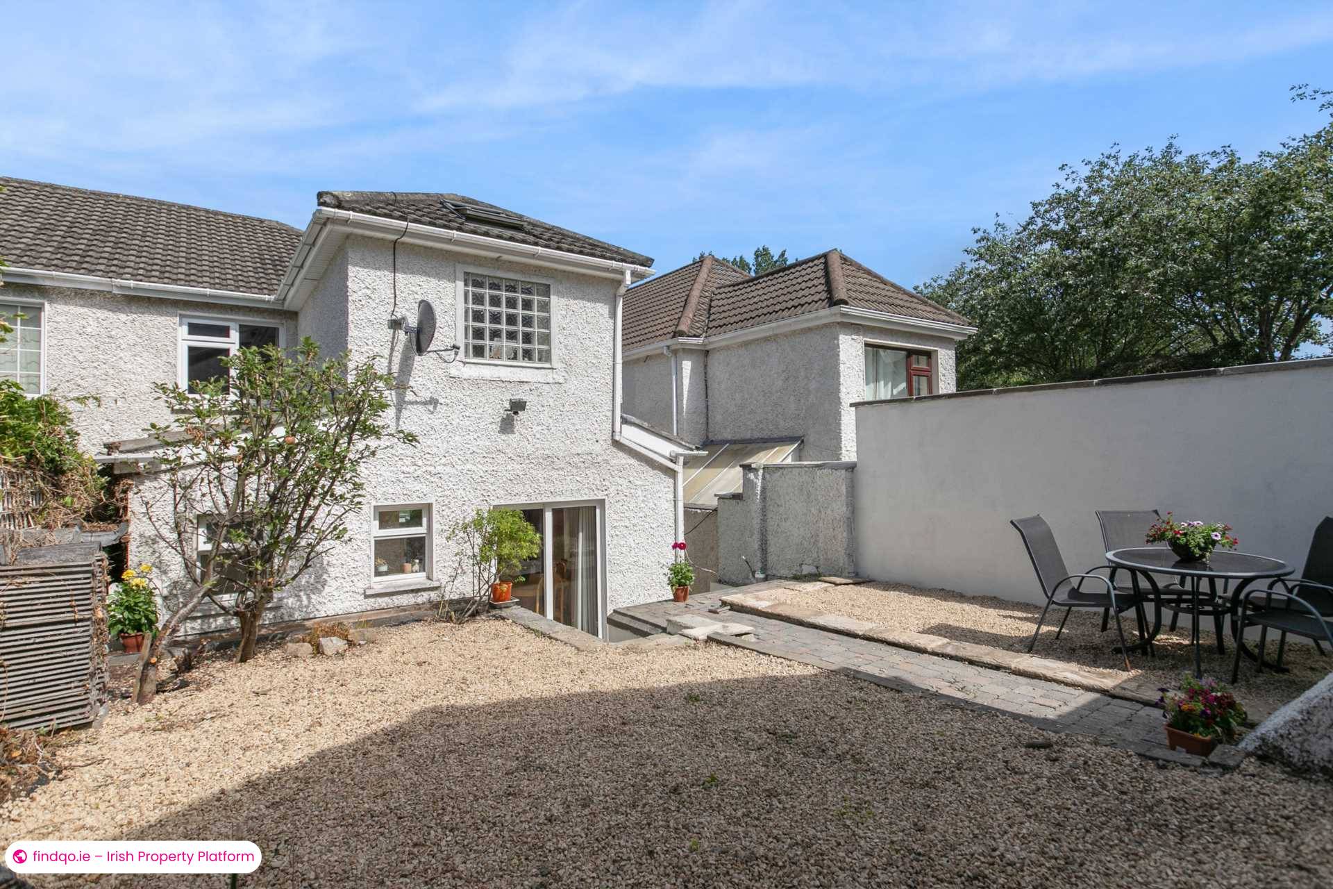 Semi-detached house for Sale in Dublin 18