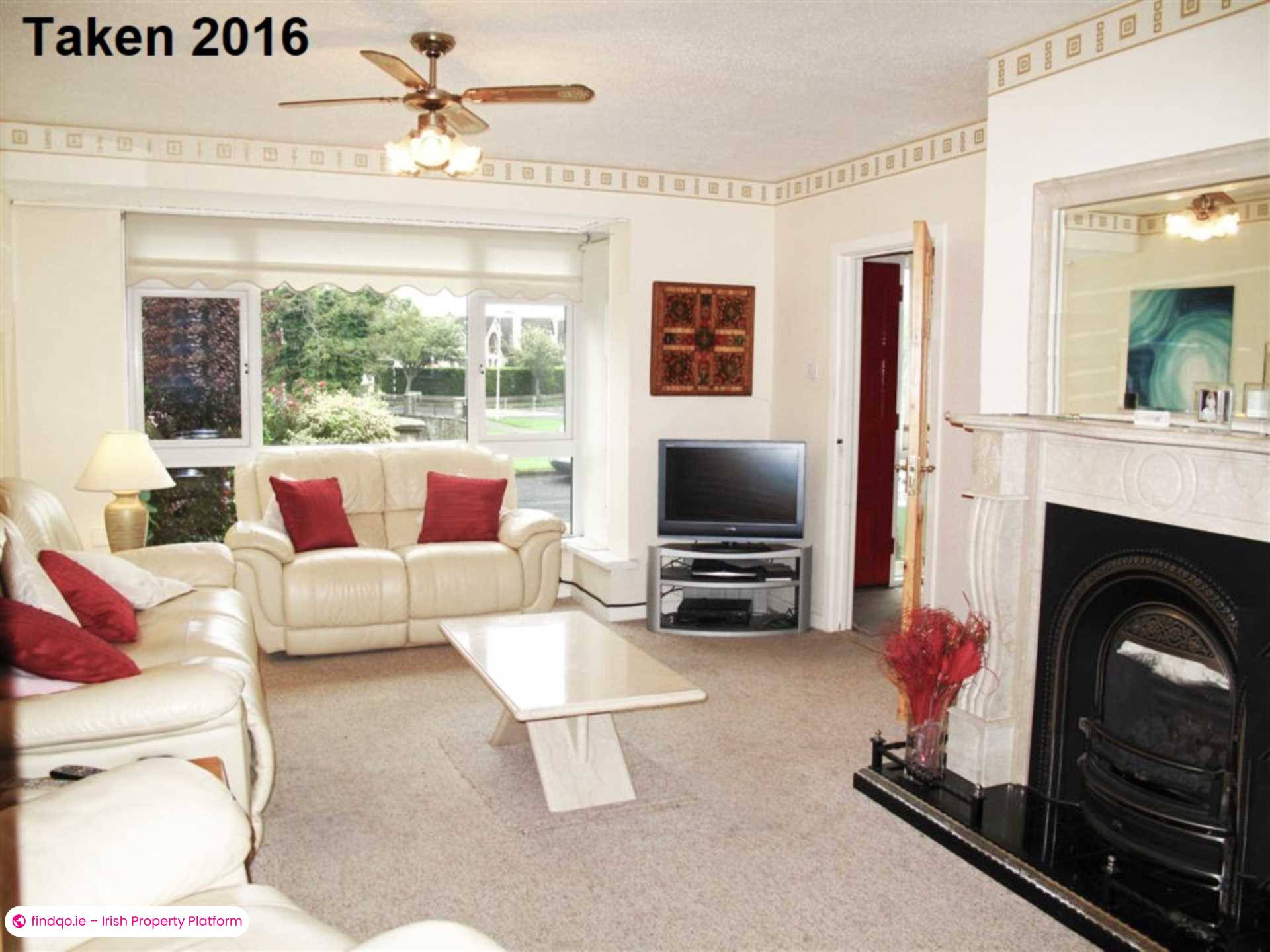 Semi-detached house for Sale in Dublin 18