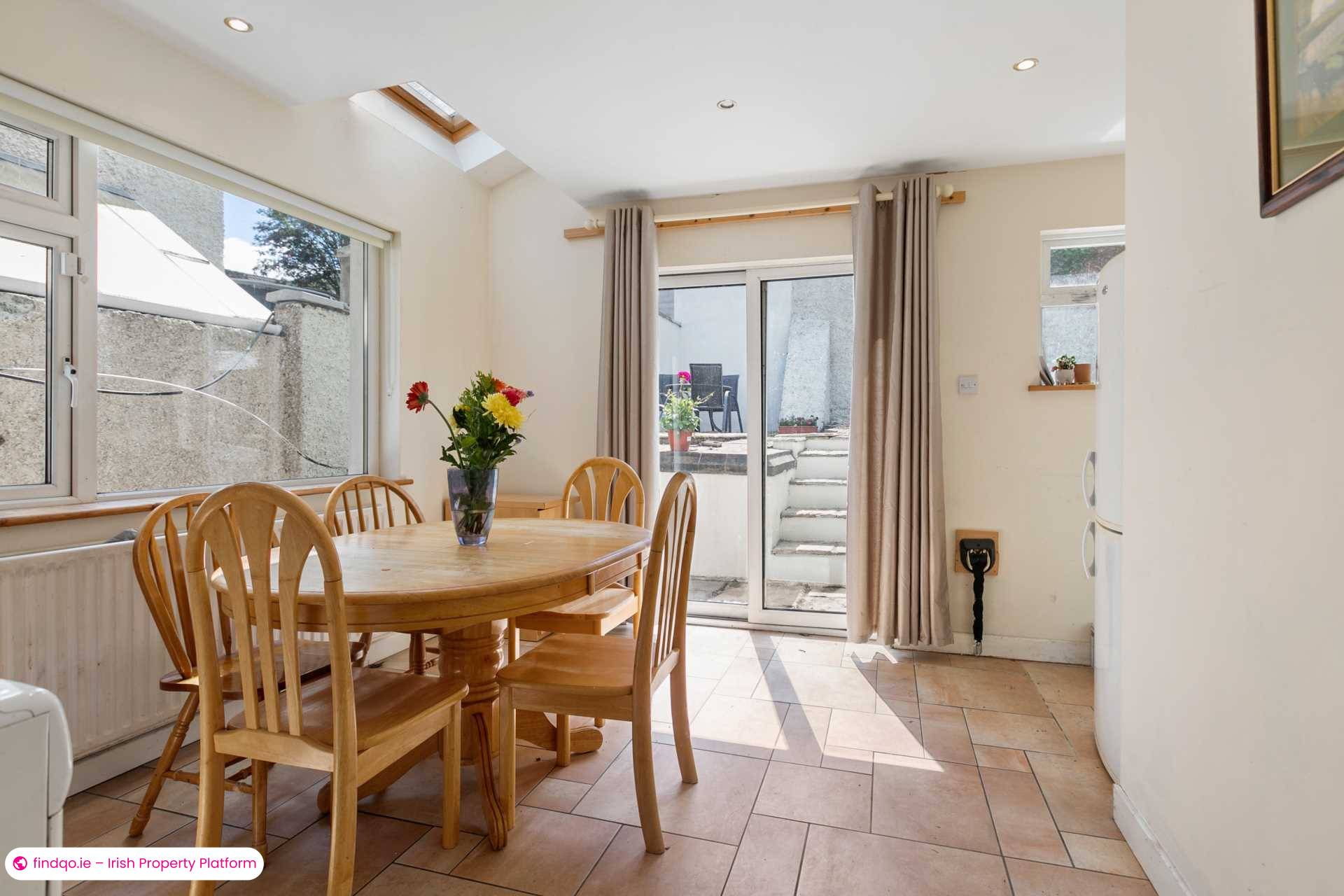 Semi-detached house for Sale in Dublin 18