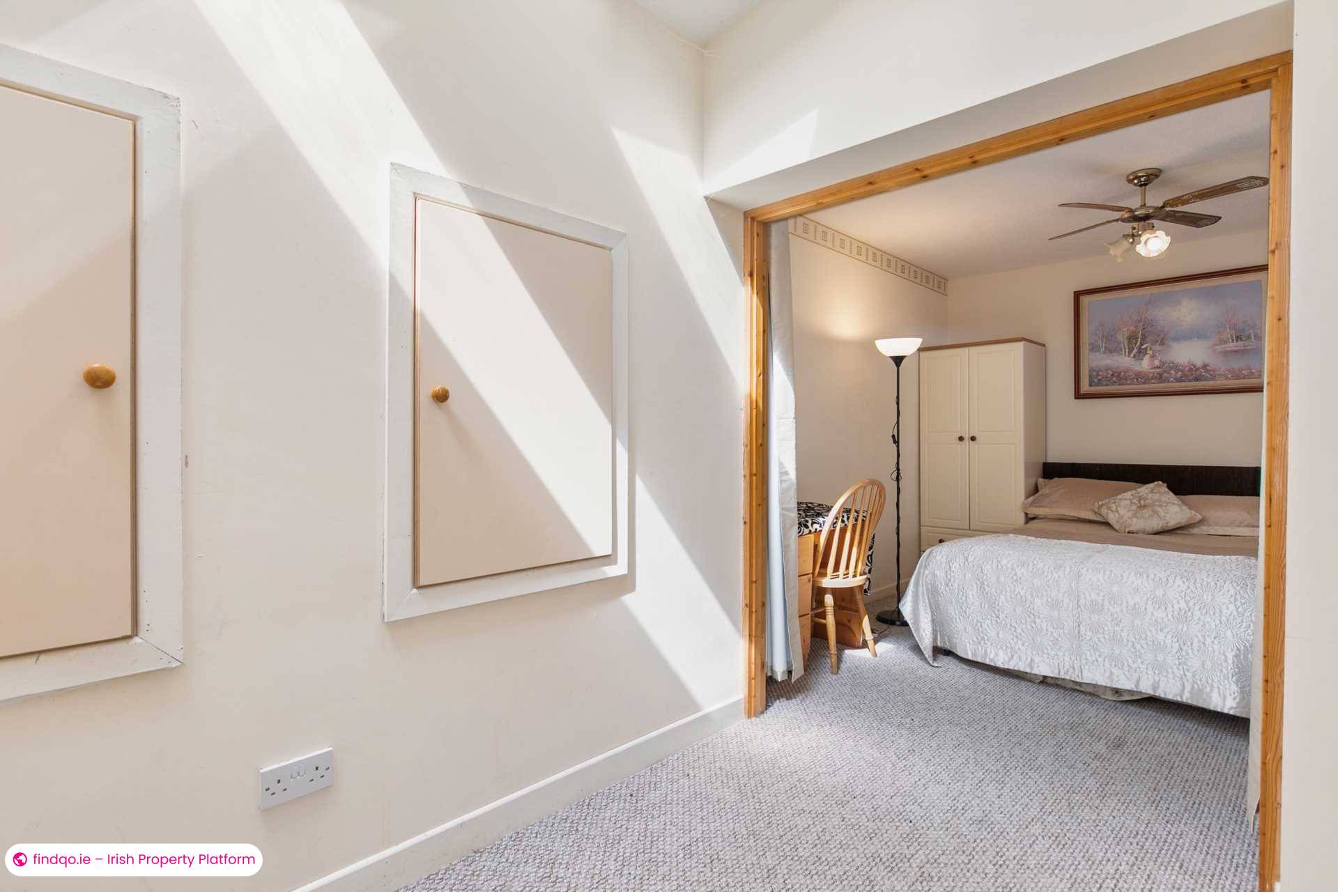 Semi-detached house for Sale in Dublin 18