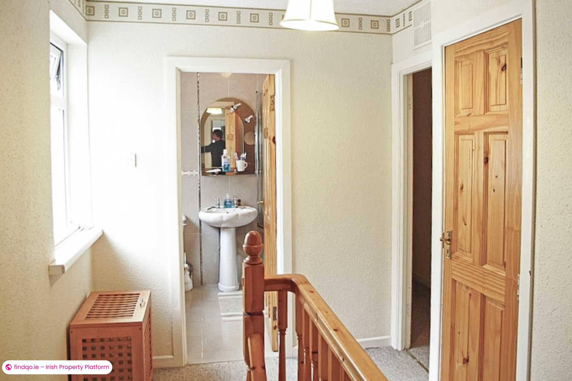 Semi-detached house for Sale in Dublin 18