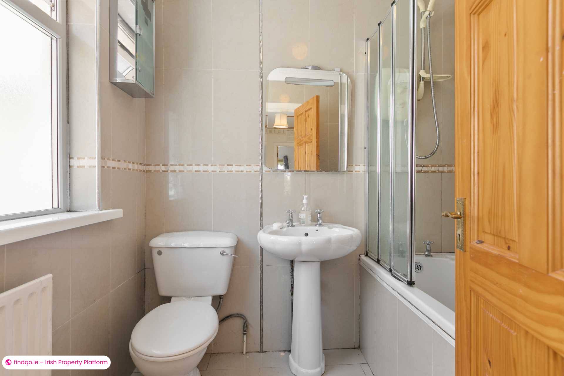 Semi-detached house for Sale in Dublin 18