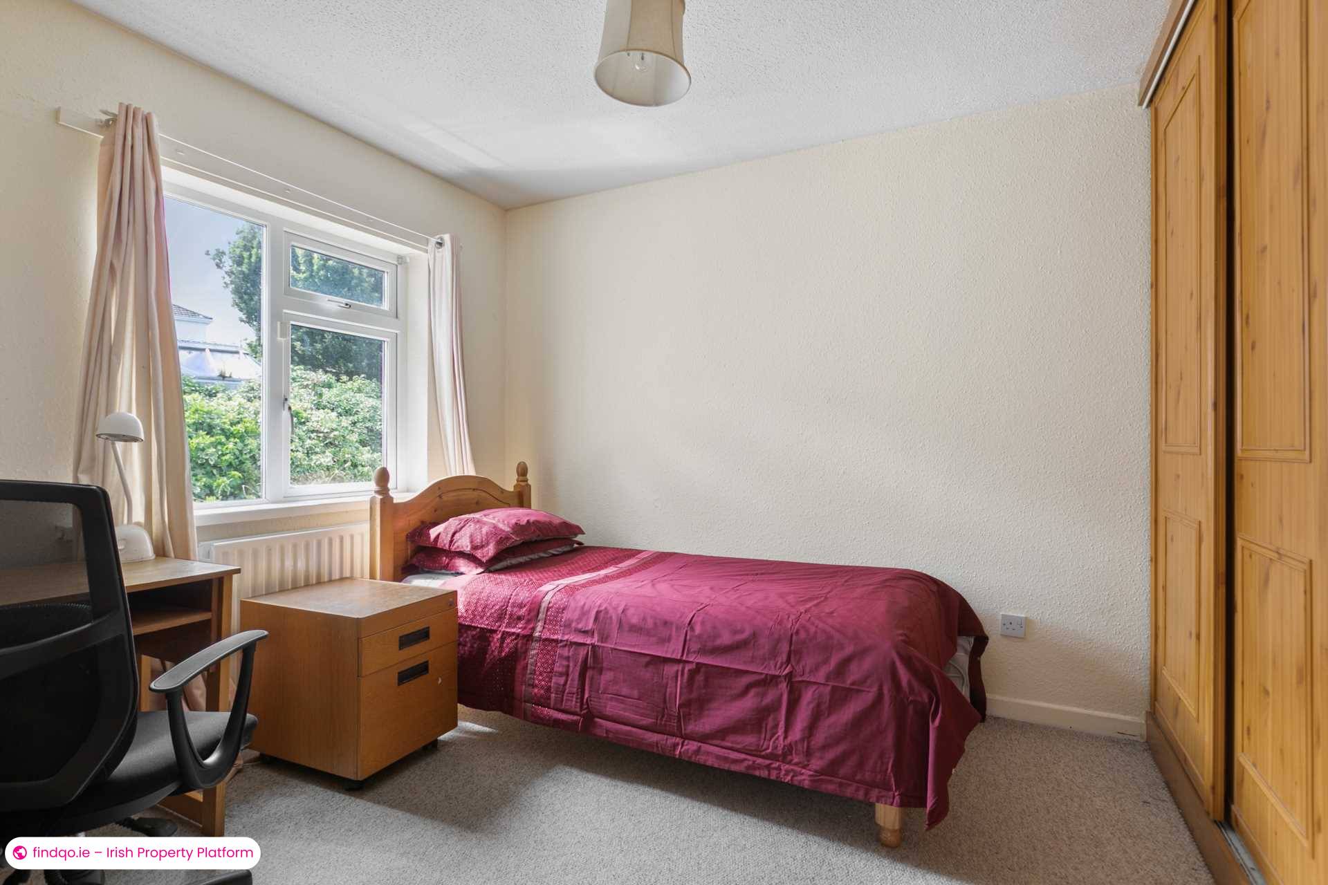 Semi-detached house for Sale in Dublin 18