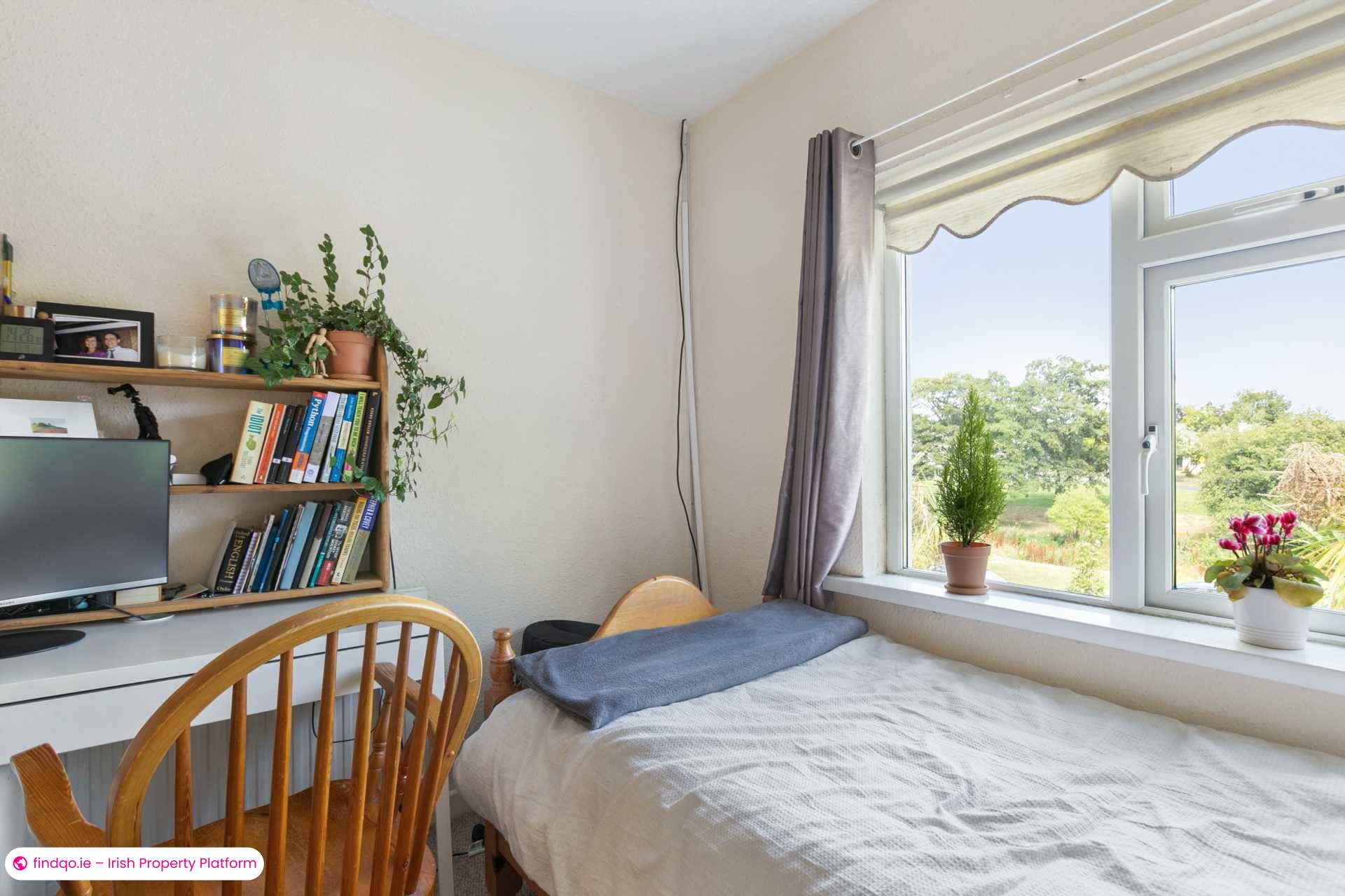 Semi-detached house for Sale in Dublin 18