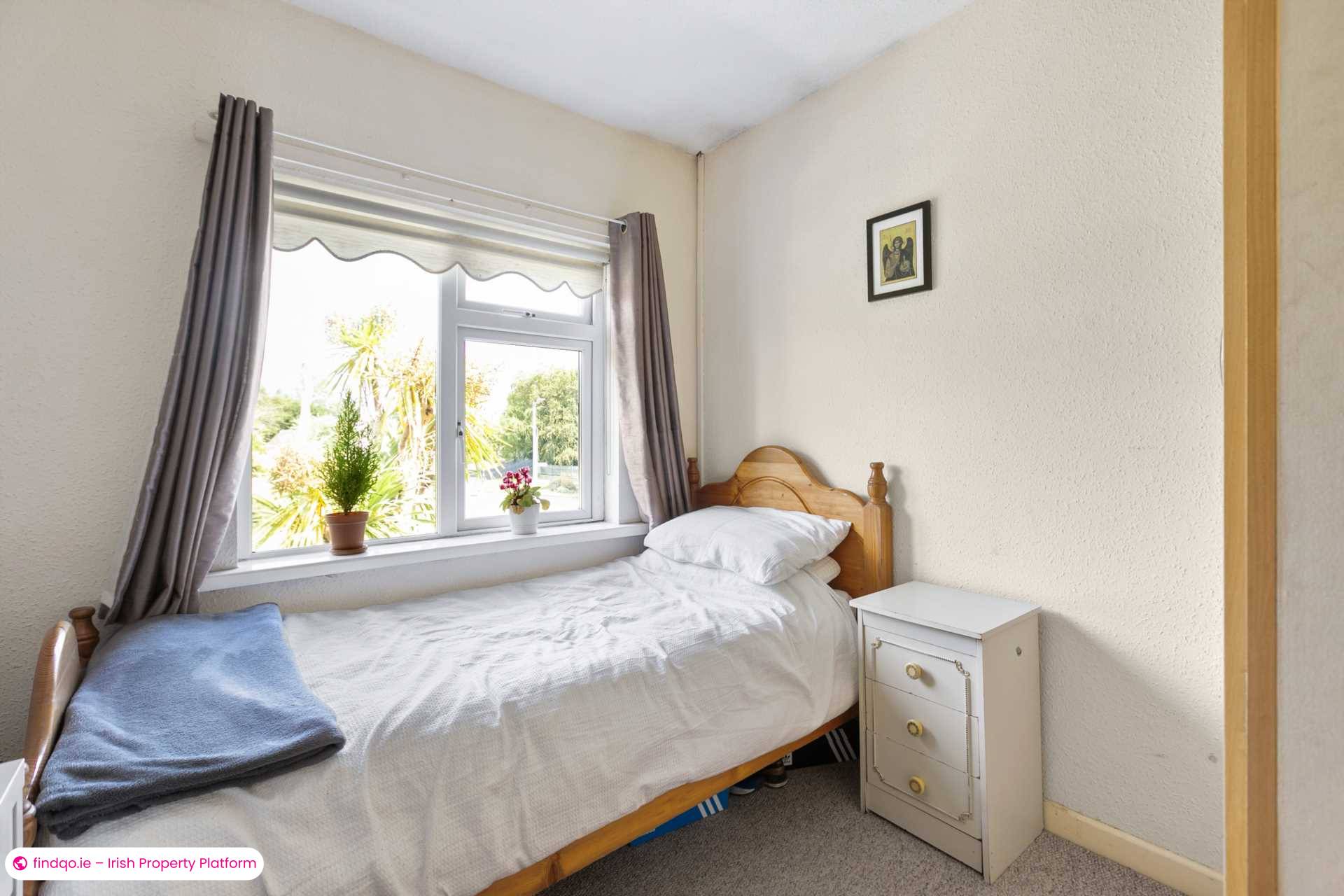 Semi-detached house for Sale in Dublin 18