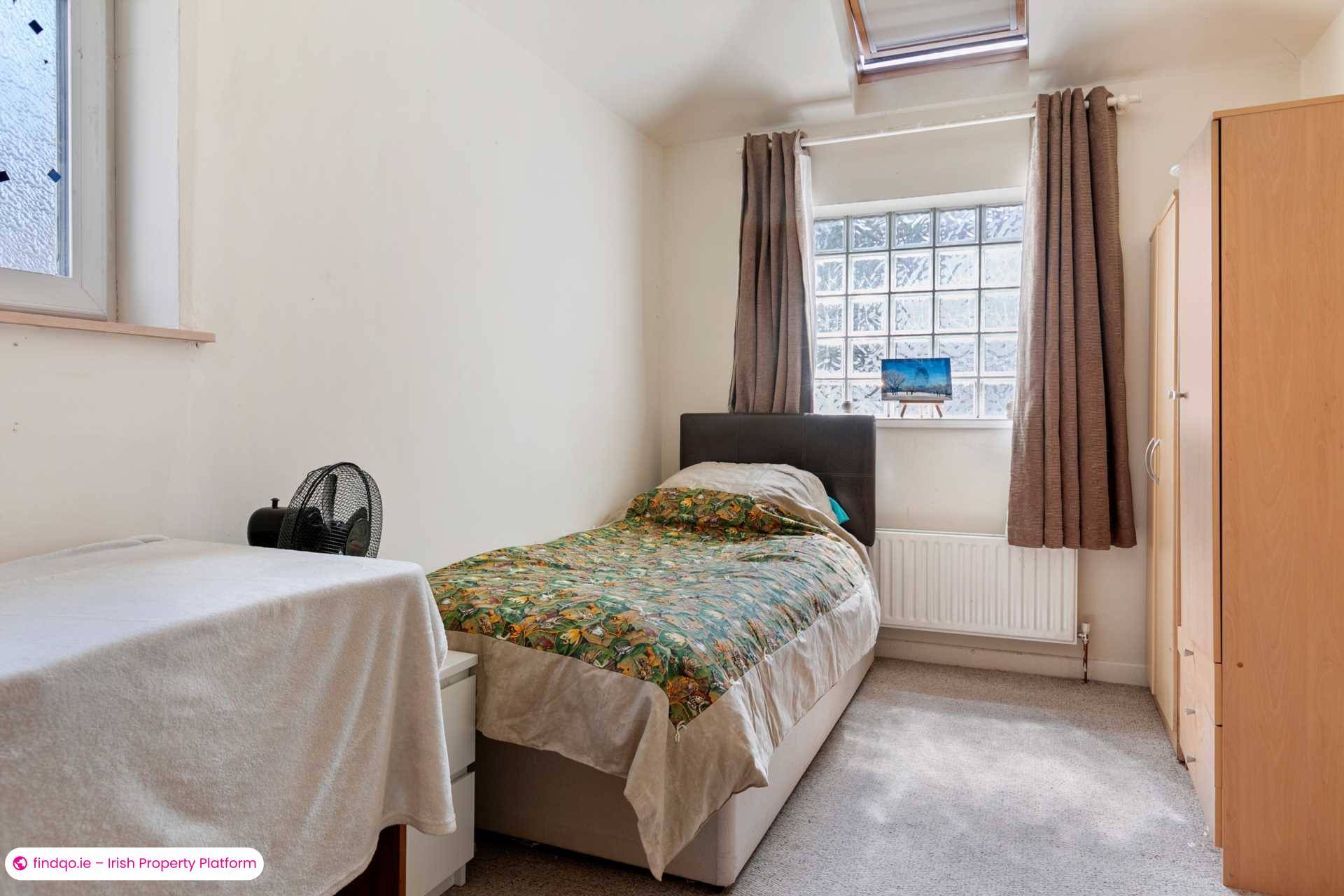 Semi-detached house for Sale in Dublin 18