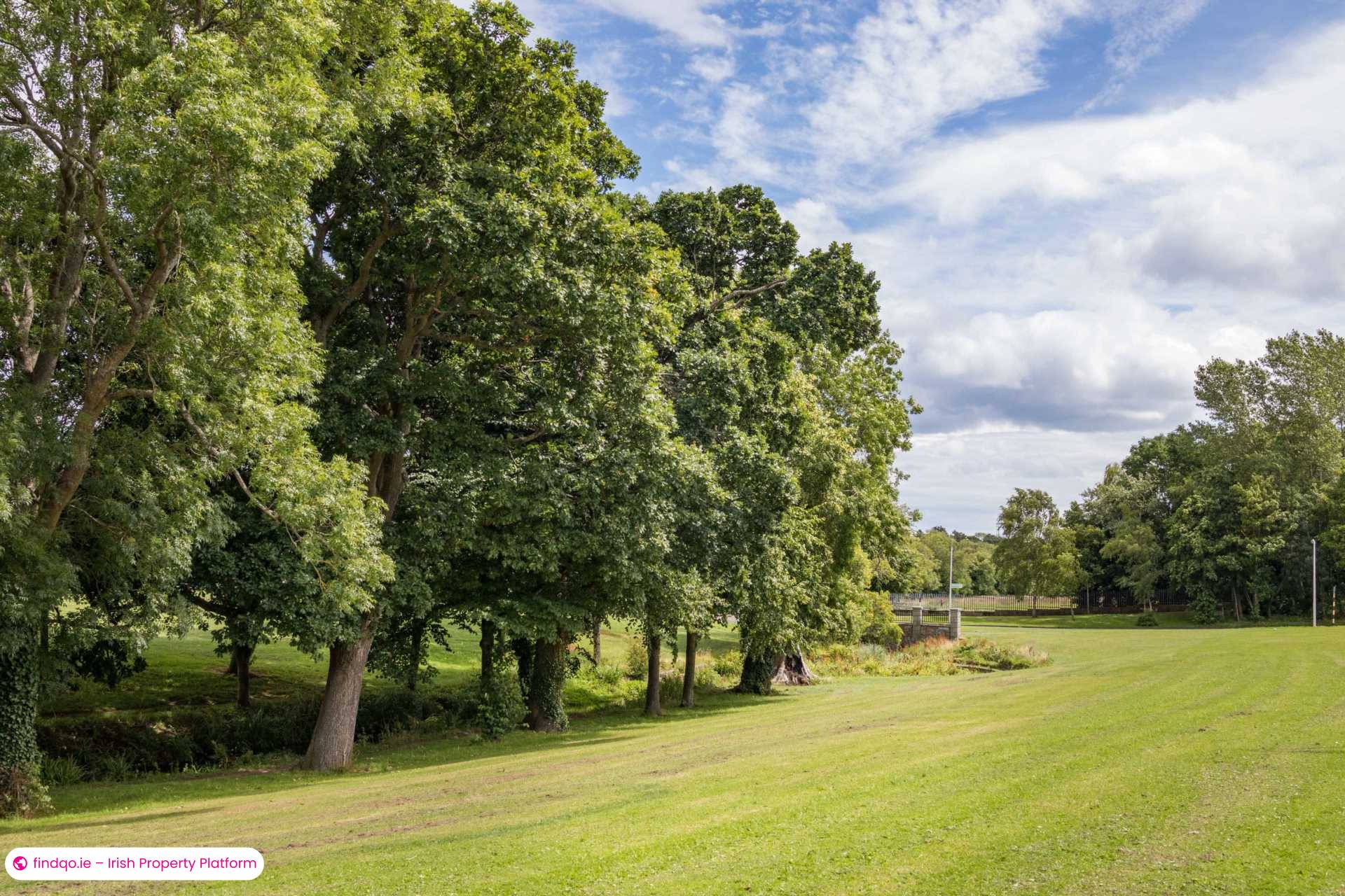 Semi-detached house for Sale in Dublin 18