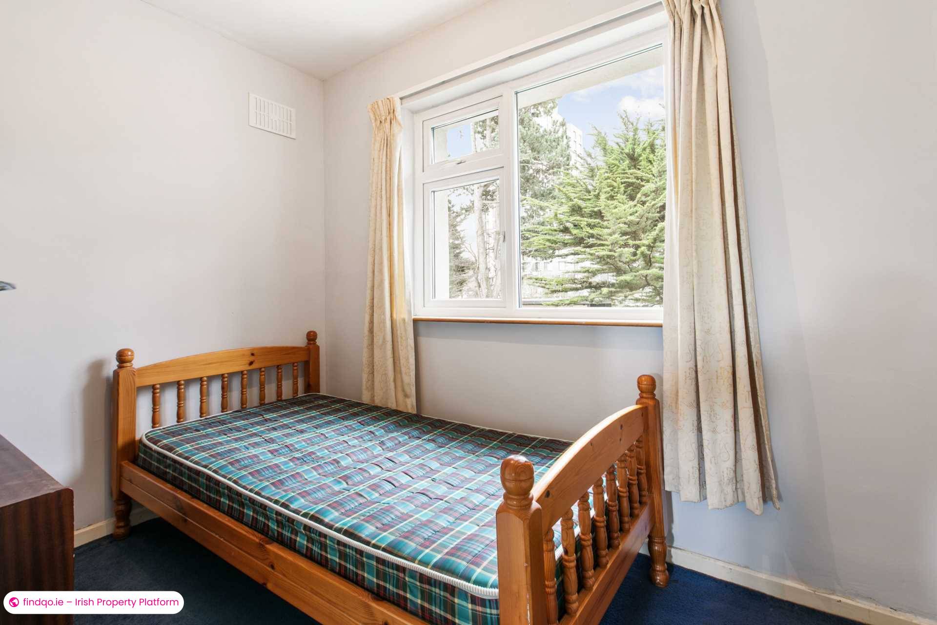 Semi-detached house for Sale in Stillorgan, Dublin (County)